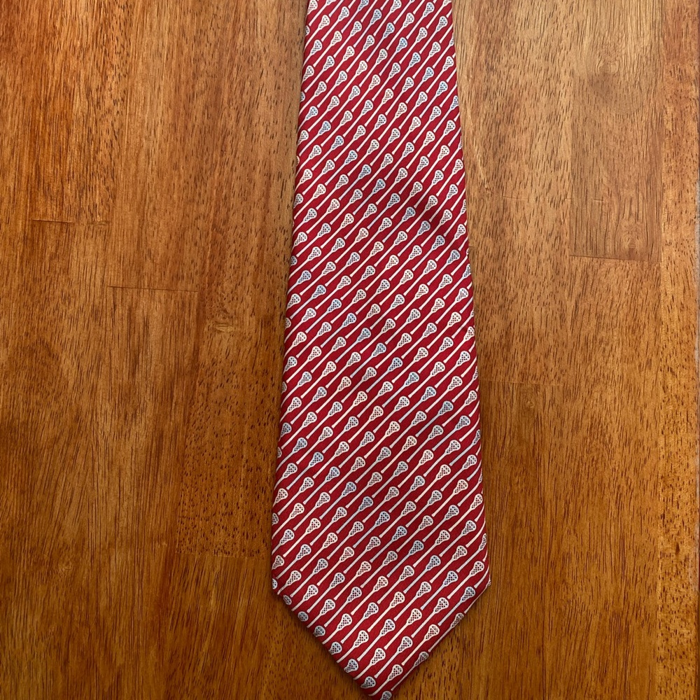 Vineyard Vines lacrosse tie 100 percent silk